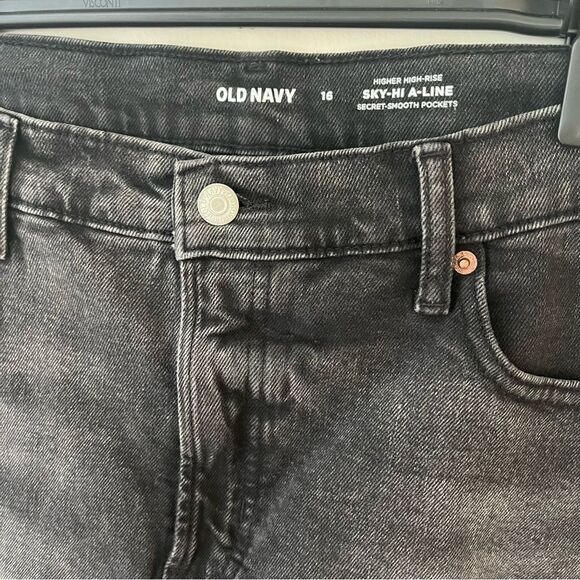 Old Navy High Rise Sky High A Line Black Wash Zip Fly Denim Shorts Sz 16 - Picture 2 of 6